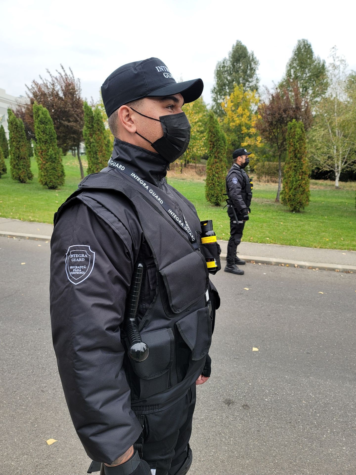 Servicii paza si protectie la obiective in Bucuresti si in tara, cu agenti de securitate atestati de la INTEGRA GUARD